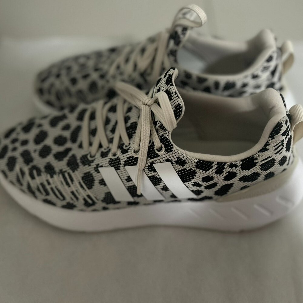 Adidas Women's Swift Run 22 Shoes